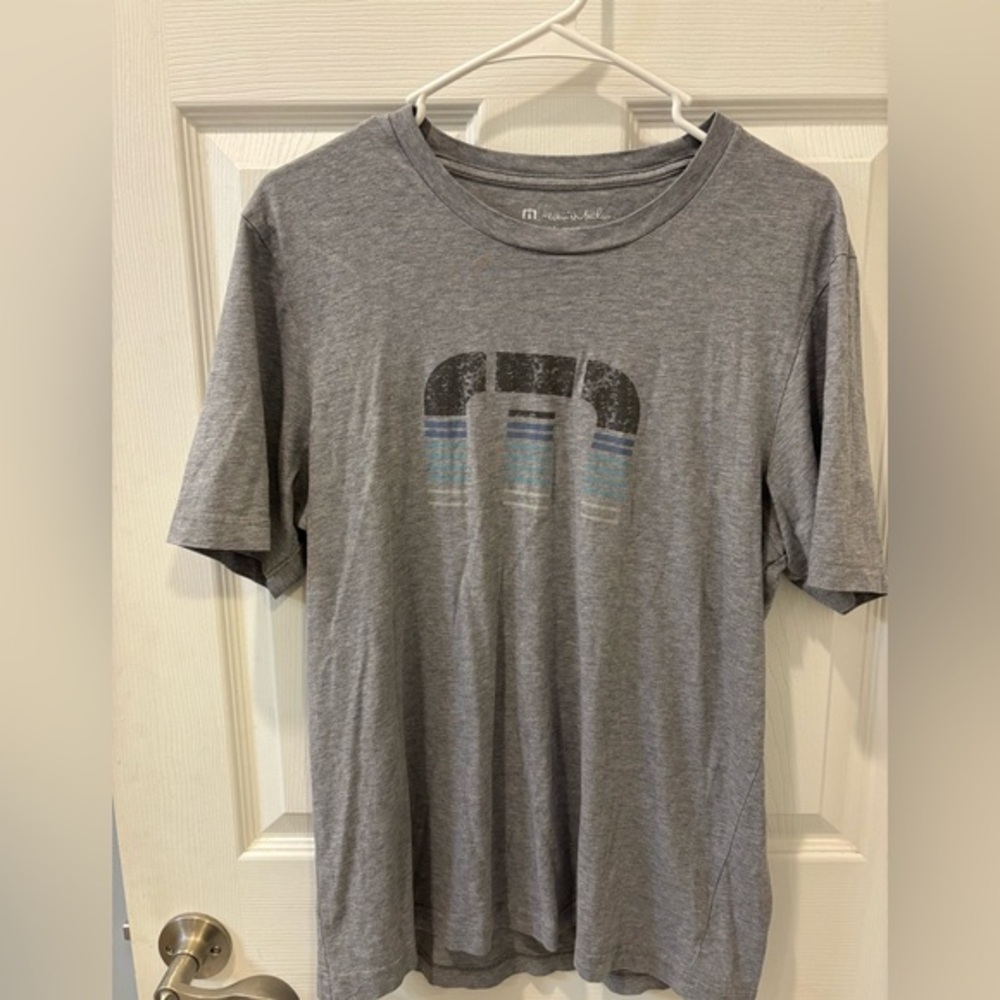 10/$20🔥Travis Mathew‎ Graphic T-Shirt